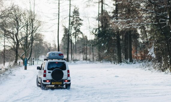 Auto in sneeuw